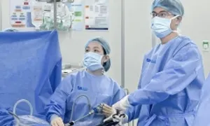 Bé gái bị xoắn nang tai vòi tử cung
