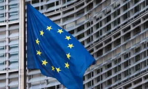 Ôtô, chất bán dẫn, gỗ của EU vào Mỹ chịu thuế 15%