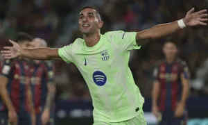 Barca thắng ngược dù bị dẫn hai bàn