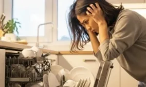 Máy rửa bát khiến nhà tôi phải ăn hai bữa mới rửa một lần