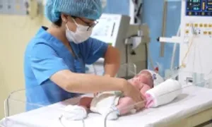 Triệu chứng nào cảnh báo sốt xuất huyết ở trẻ sơ sinh?