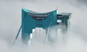 Quán cà phê ở độ cao 800 m trên cây cầu cao nhất thế giới của Trung Quốc