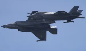 Tiêm kích Mỹ bị tố áp sát bờ biển Venezuela