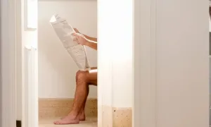 Vì sao đàn ông nên tiểu ngồi?