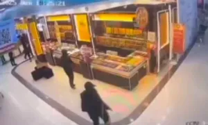 Băng cướp mang súng cướp tiệm vàng Thái Lan