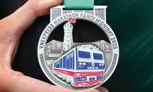 Đoàn tàu về đích trên huy chương Giải chạy đêm Hà Nội 2025