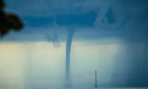 Vòi rồng hơn 20 phút trên biển Phú Quốc