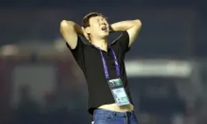 HLV Kim Sang-sik vò đầu bứt tai ở trận thắng Nepal