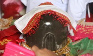 Lễ tắm rửa Linga - Yoni trong tháp cổ người Chăm