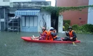 Dự trữ lương thực, huy động xuồng cứu hộ đề phòng lũ lớn