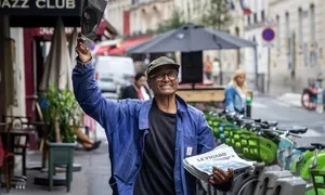 Người bán báo dạo cuối cùng ở Paris