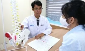 Khi nào trẻ cần phẫu thuật cong vẹo cột sống?